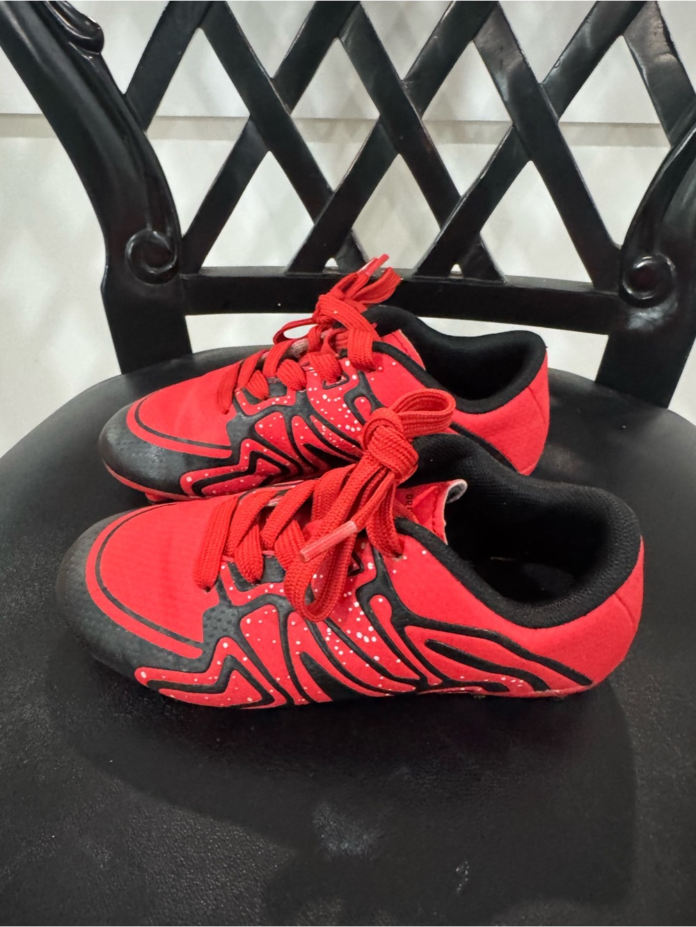Kids Dream Pairs red and black soccer Lace-Up cleats size 12